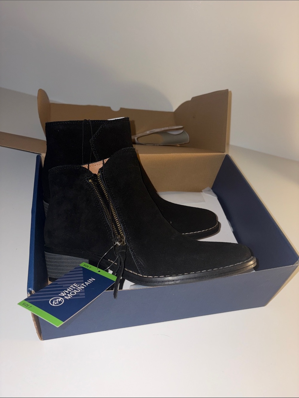 New! White Mountain Women's Suede
Ankle Boots - Black, Size 7 Woman